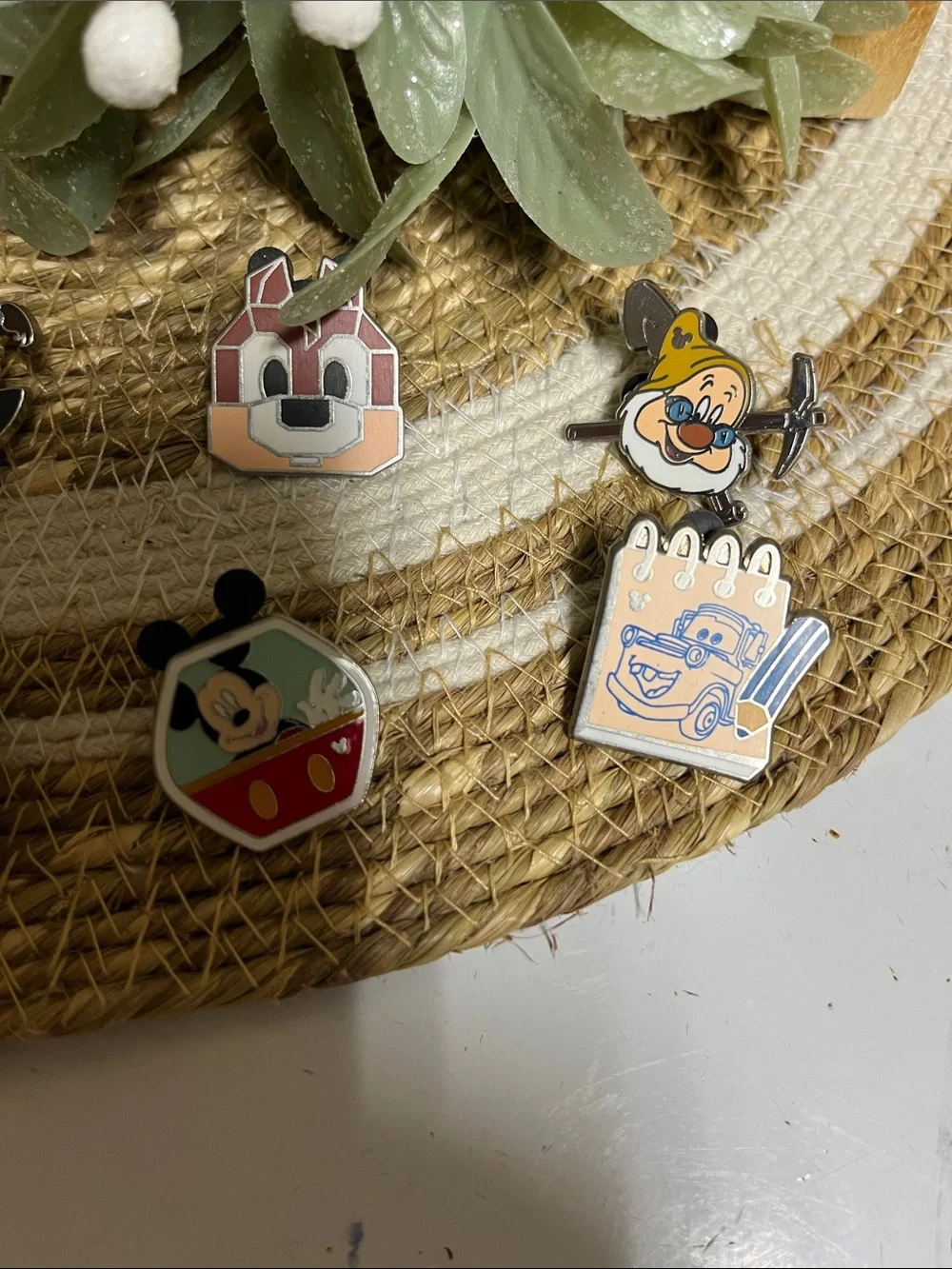 Disney/Comics/Viacom pins. All in good condition